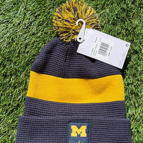 One Size Jordan Brand Michigan Wolverines Sideline Team On Field Hat W Pom - Picture 10 of 10